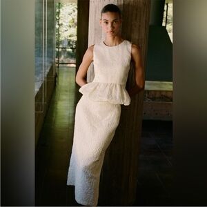 NWT ZARA TEXTURED MIDI SKIRT SiZE XS 
🚨PRICE FIRM NO DISCOUNT